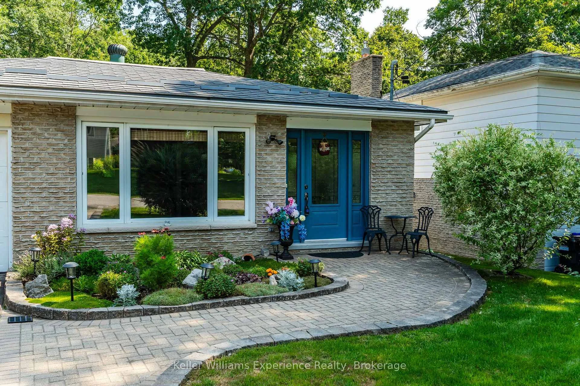 Photo 4 of 201 Bayfield Avenue, Midland — HOMEH