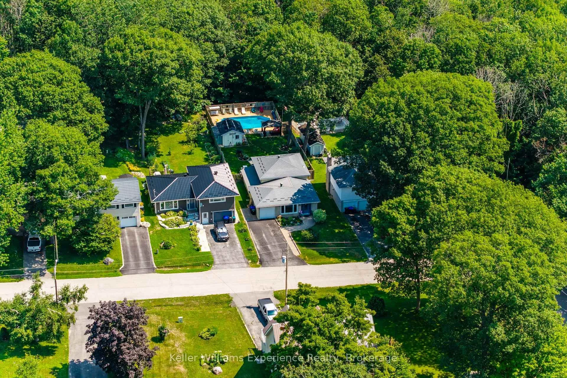 Photo 64 of 201 Bayfield Avenue, Midland — HOMEH