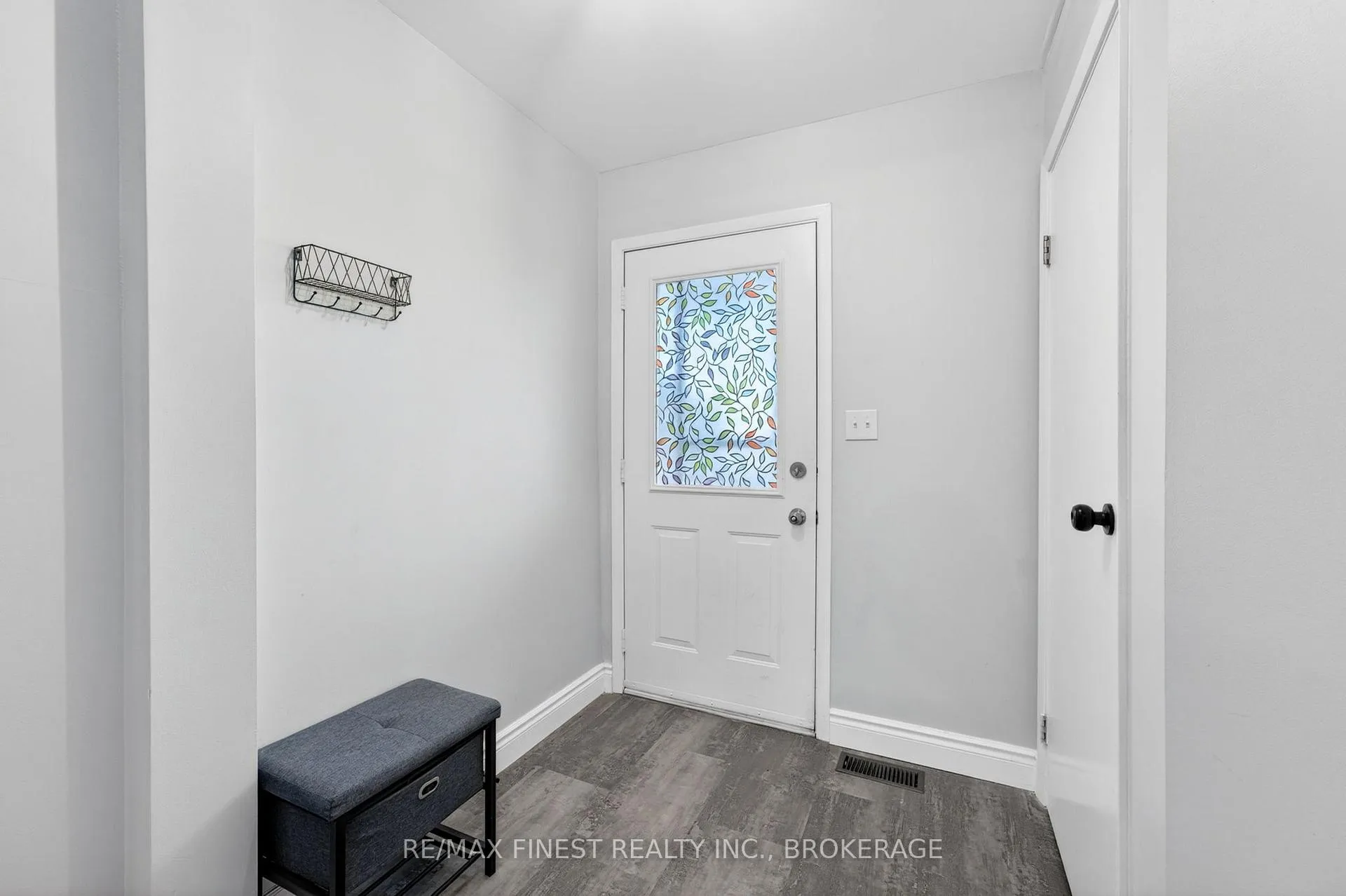 Photo 3 of 282 Vanguard Court, Kingston, East Gardiners Rd — HOMEH