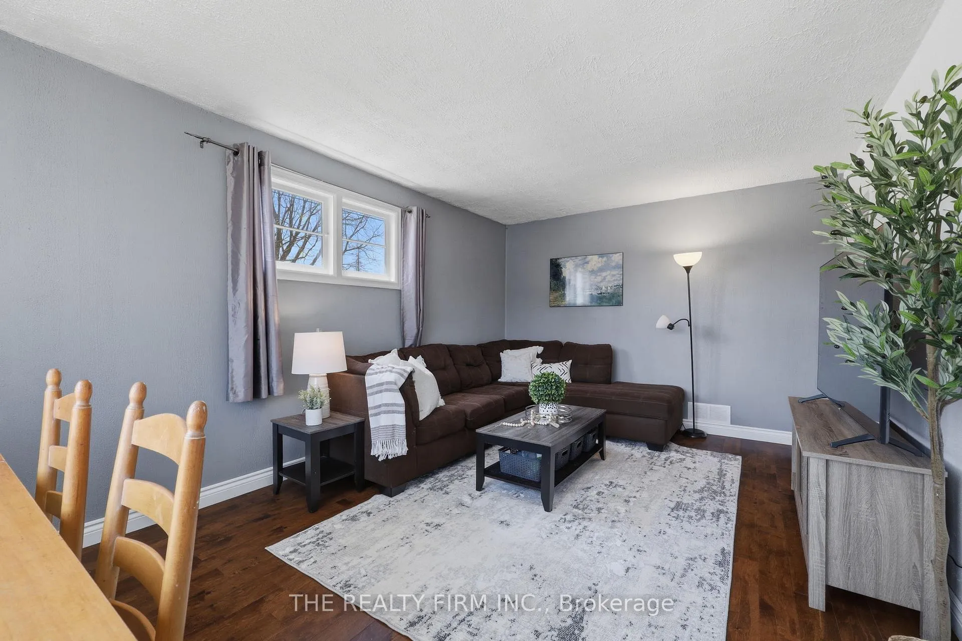 Photo 6 of 216 Thompson Road, London, South I — HOMEH
