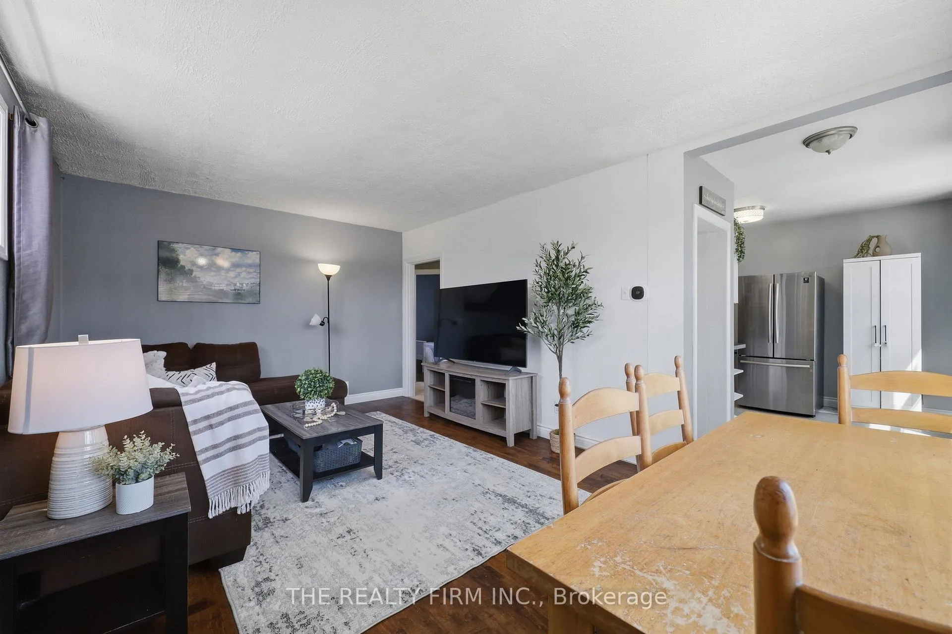 Photo 7 of 216 Thompson Road, London, South I — HOMEH