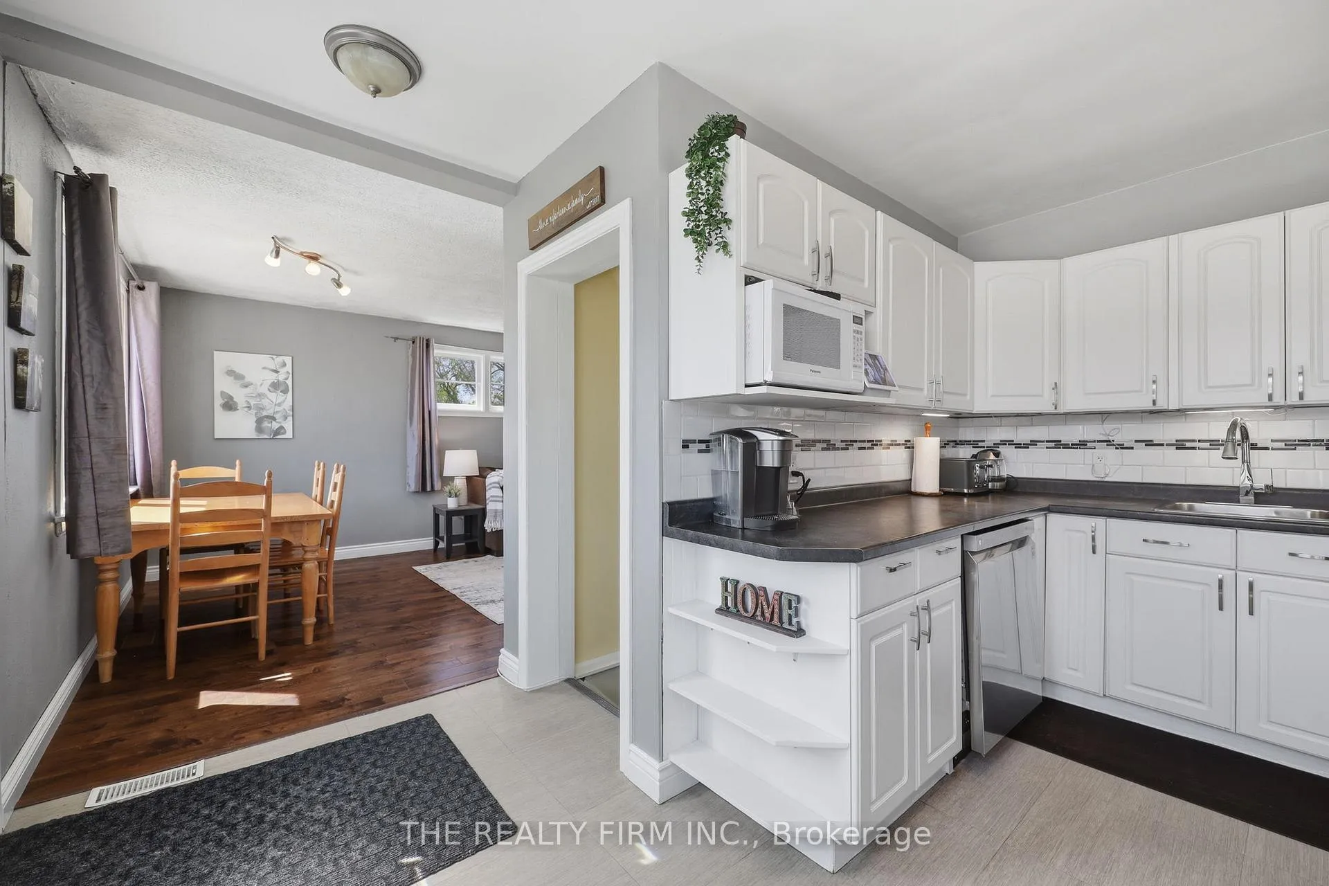 Photo 10 of 216 Thompson Road, London, South I — HOMEH