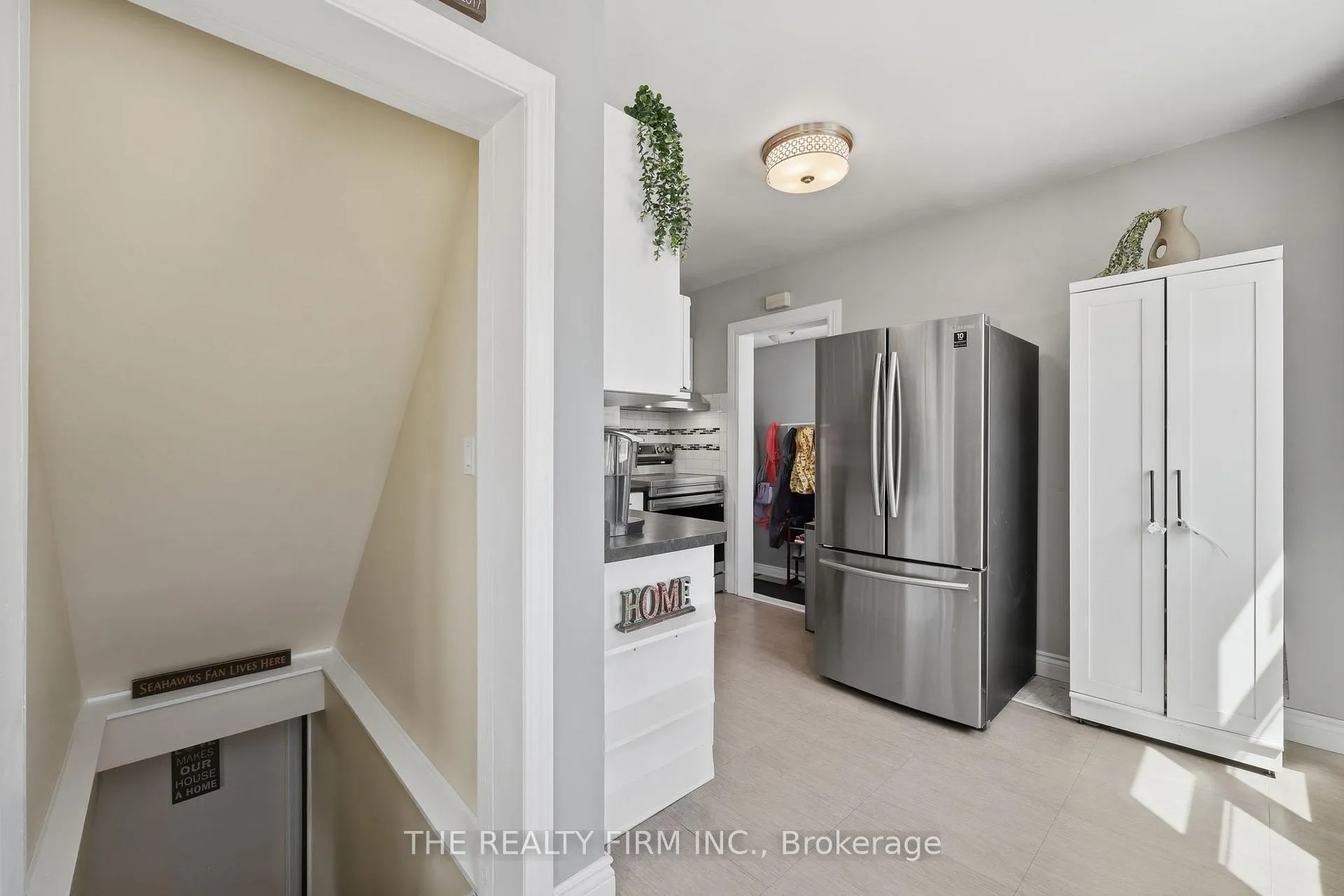 Photo 11 of 216 Thompson Road, London, South I — HOMEH