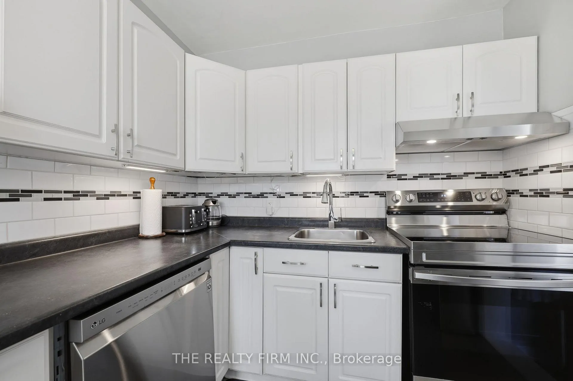 Photo 13 of 216 Thompson Road, London, South I — HOMEH