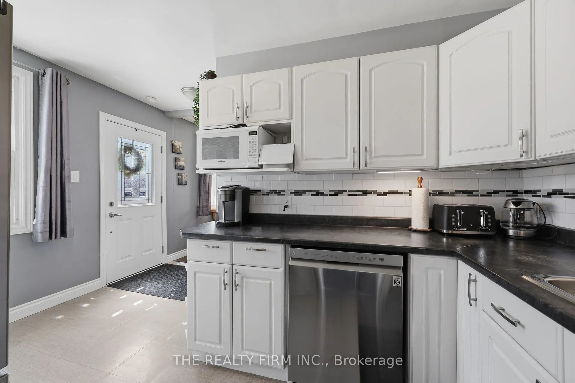 Photo 14 of 216 Thompson Road, London, South I — HOMEH