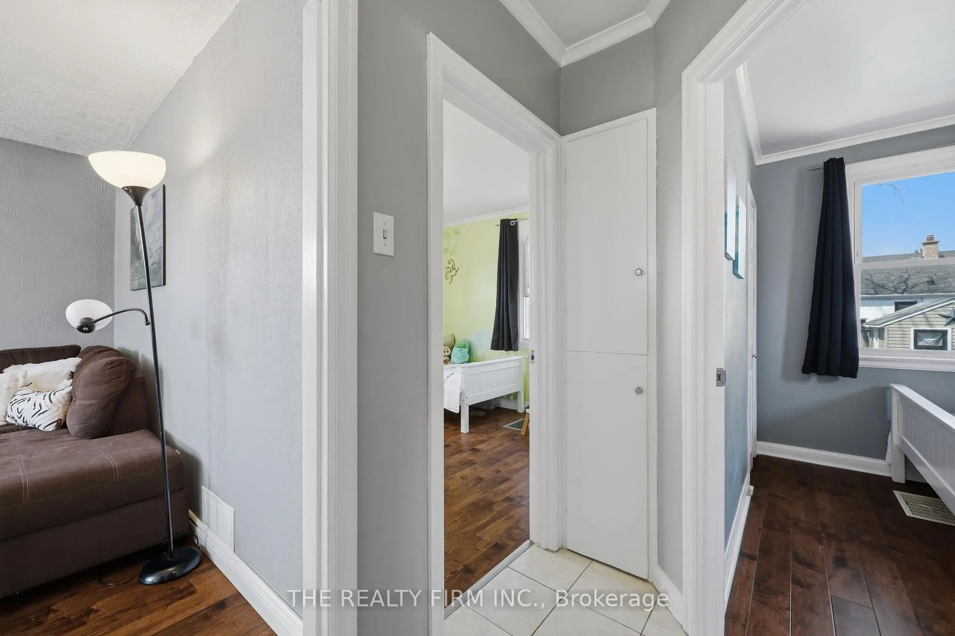 Photo 17 of 216 Thompson Road, London, South I — HOMEH
