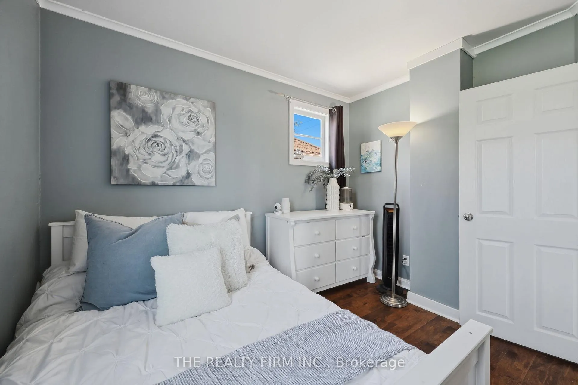 Photo 22 of 216 Thompson Road, London, South I — HOMEH