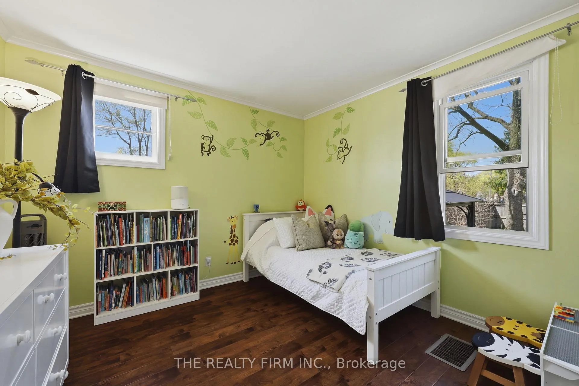 Photo 25 of 216 Thompson Road, London, South I — HOMEH