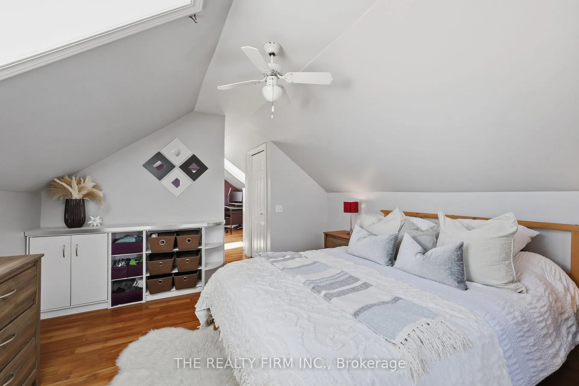 Photo 30 of 216 Thompson Road, London, South I — HOMEH