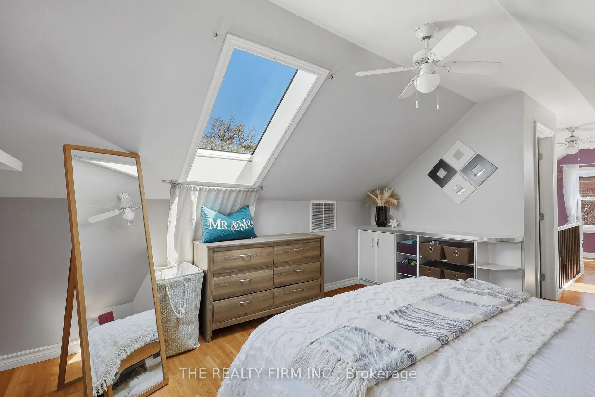 Photo 31 of 216 Thompson Road, London, South I — HOMEH