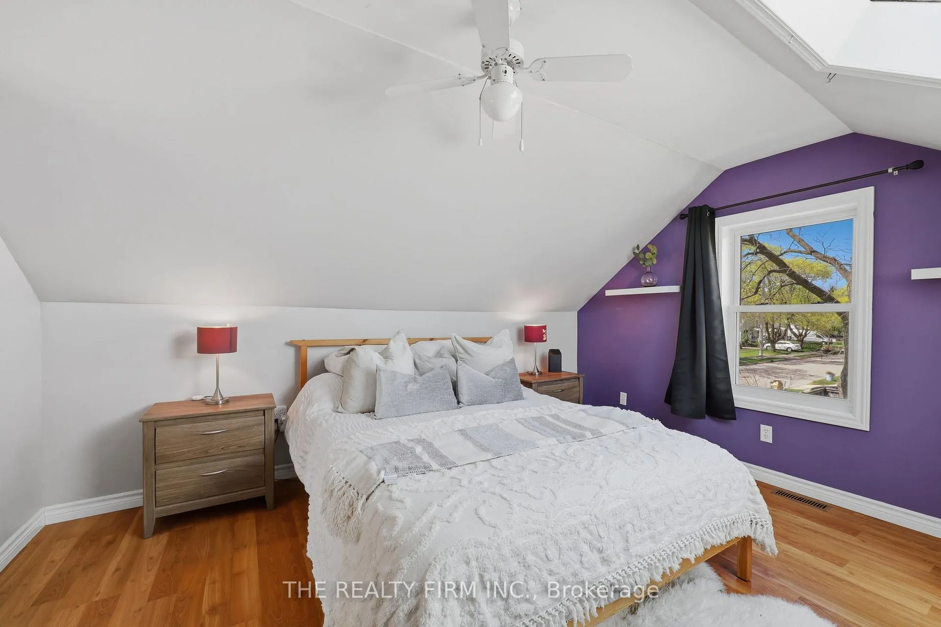 Photo 32 of 216 Thompson Road, London, South I — HOMEH