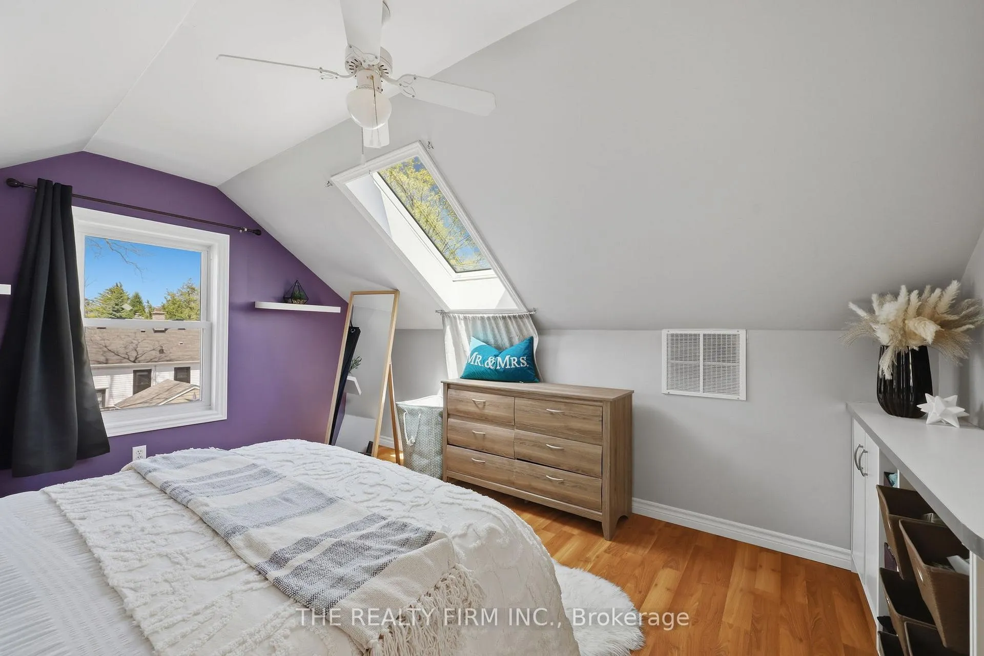 Photo 33 of 216 Thompson Road, London, South I — HOMEH