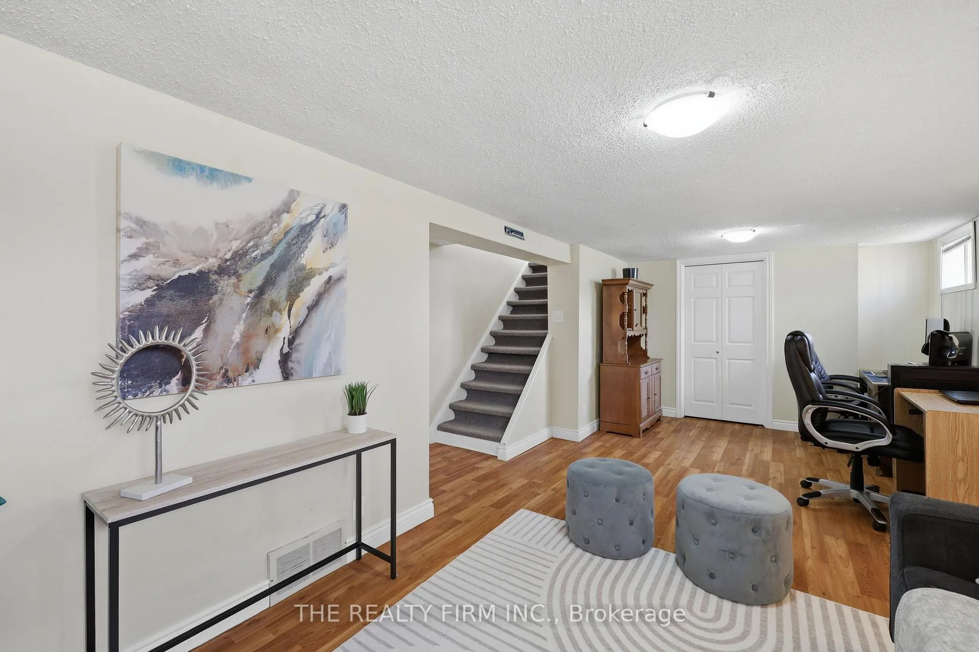 Photo 37 of 216 Thompson Road, London, South I — HOMEH
