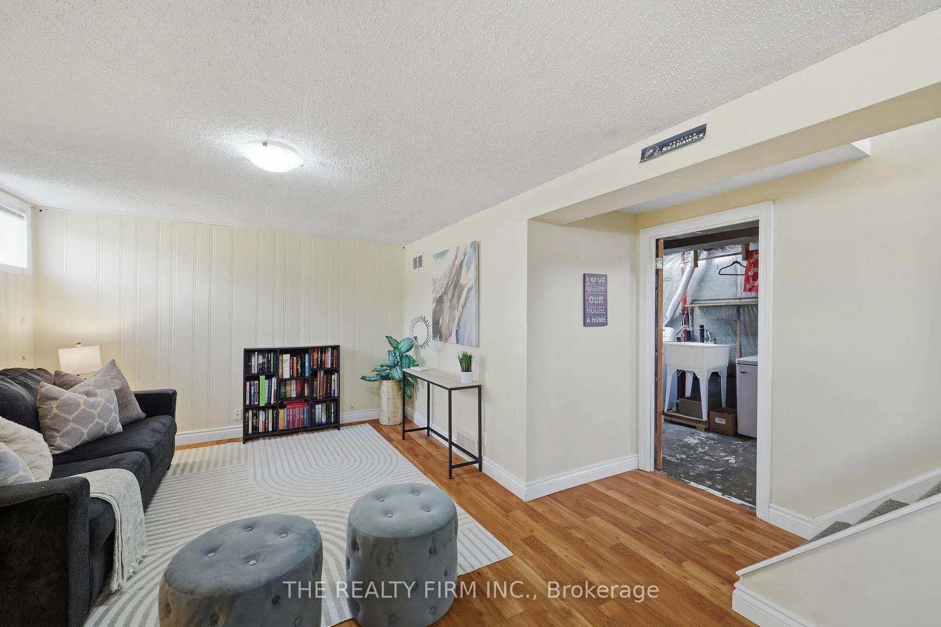 Photo 39 of 216 Thompson Road, London, South I — HOMEH