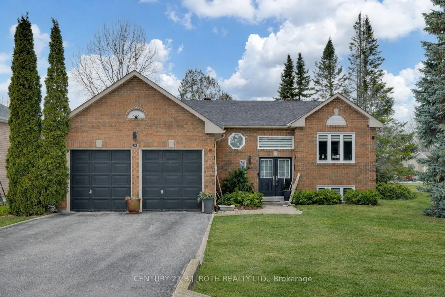 Photo 2 of 64 Royal Beech Drive, Wasaga Beach — HOMEH