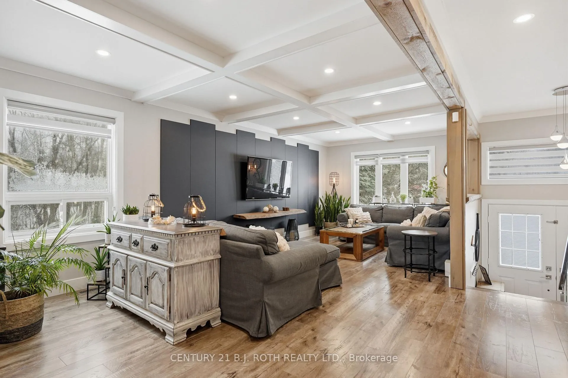 Photo 5 of 64 Royal Beech Drive, Wasaga Beach — HOMEH
