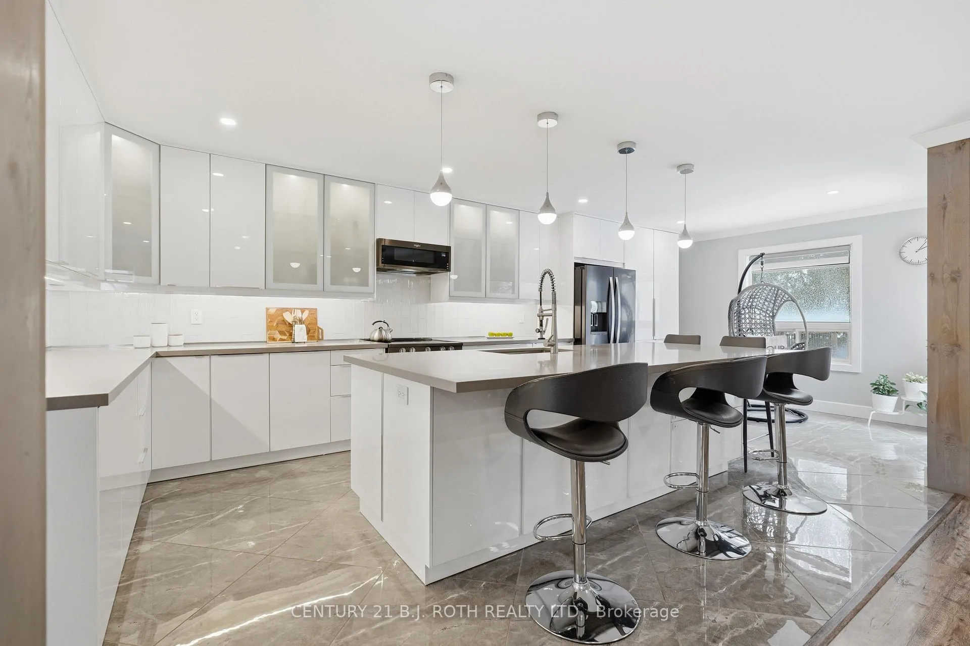 Photo 10 of 64 Royal Beech Drive, Wasaga Beach — HOMEH