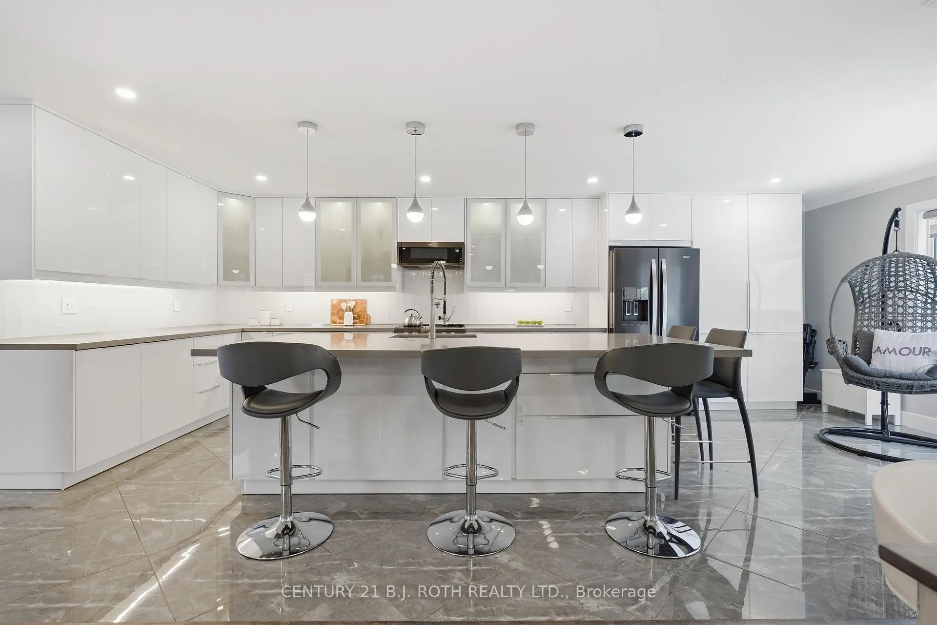 Photo 11 of 64 Royal Beech Drive, Wasaga Beach — HOMEH