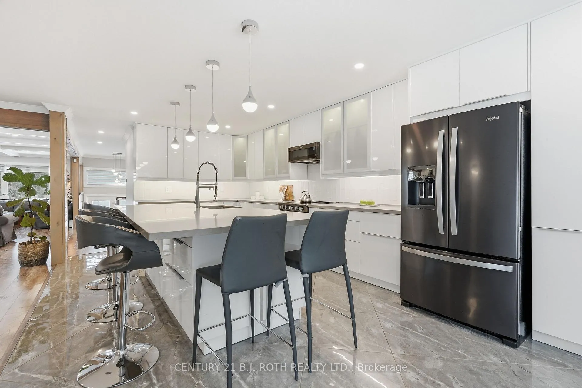 Photo 12 of 64 Royal Beech Drive, Wasaga Beach — HOMEH