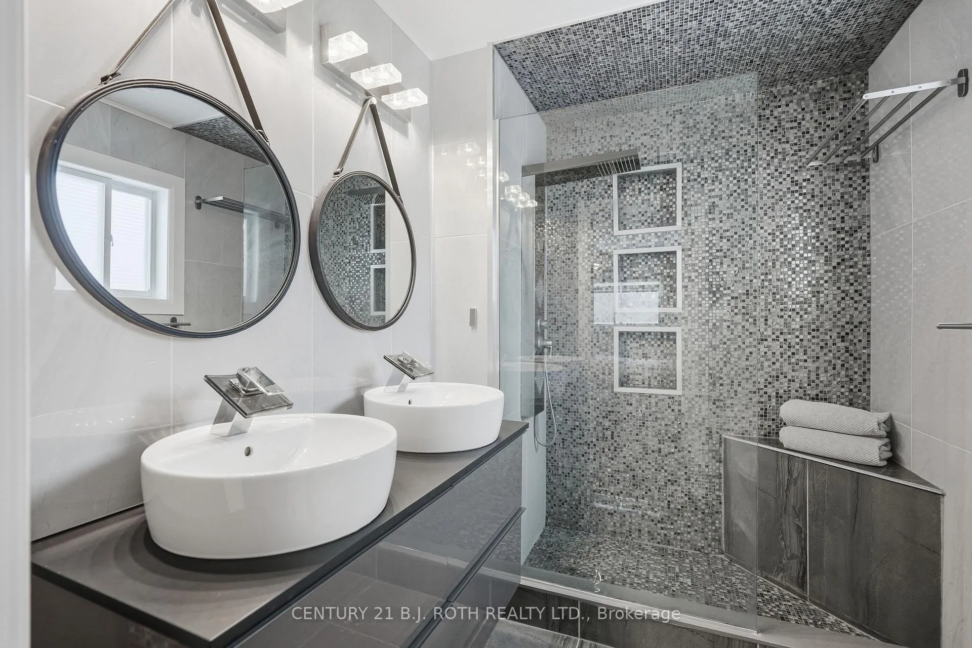 Photo 19 of 64 Royal Beech Drive, Wasaga Beach — HOMEH