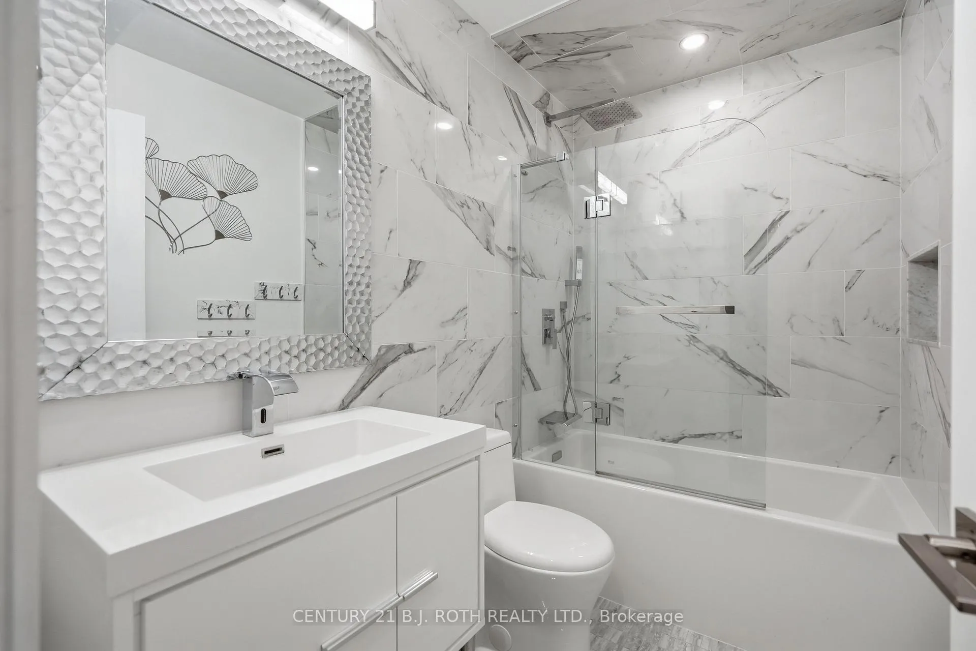 Photo 22 of 64 Royal Beech Drive, Wasaga Beach — HOMEH