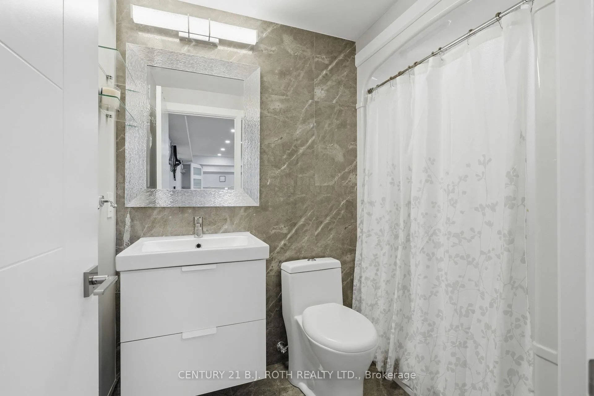 Photo 33 of 64 Royal Beech Drive, Wasaga Beach — HOMEH