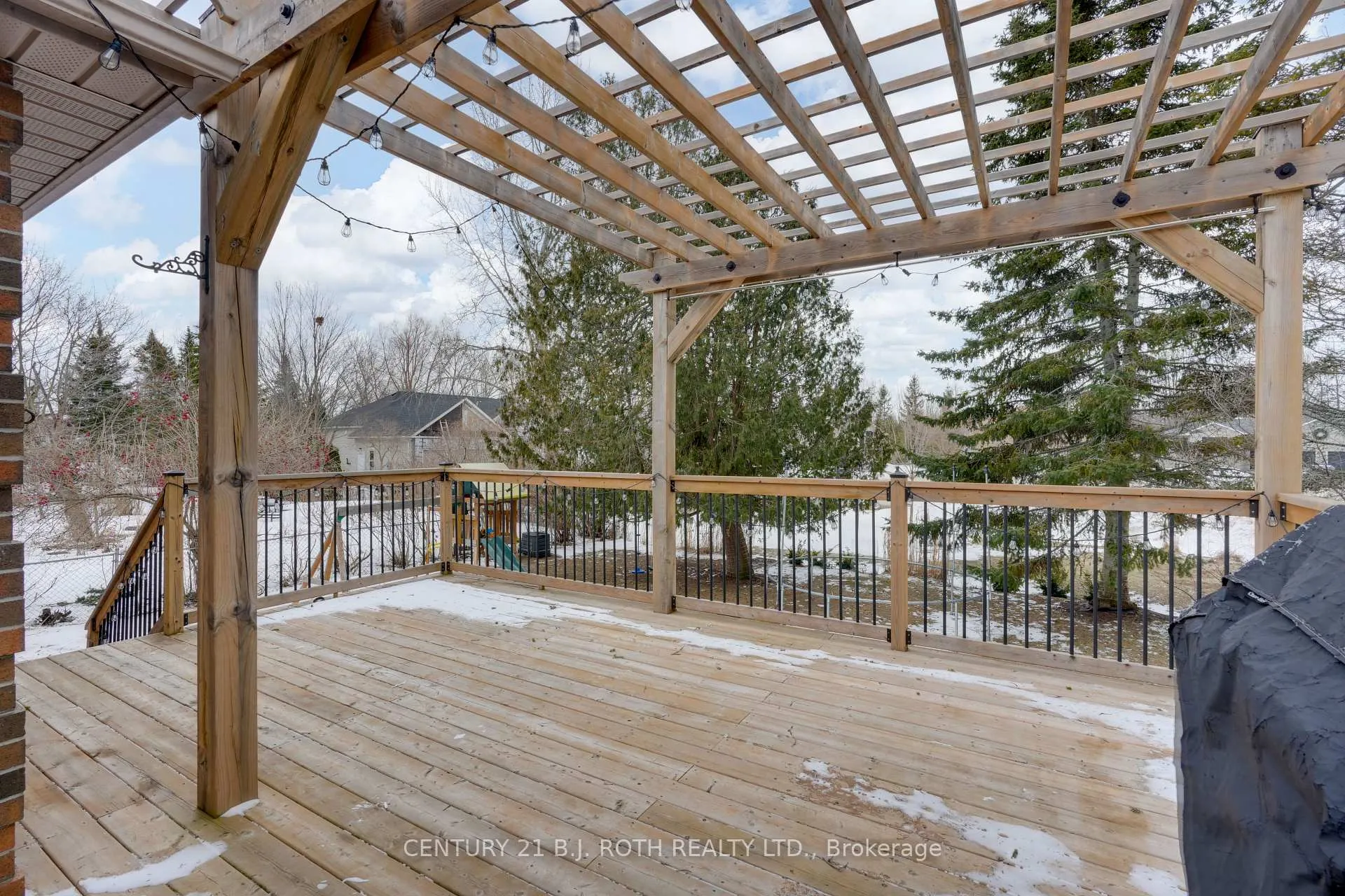 Photo 37 of 64 Royal Beech Drive, Wasaga Beach — HOMEH