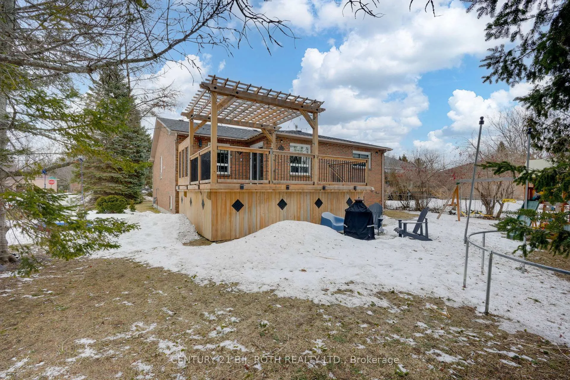 Photo 38 of 64 Royal Beech Drive, Wasaga Beach — HOMEH