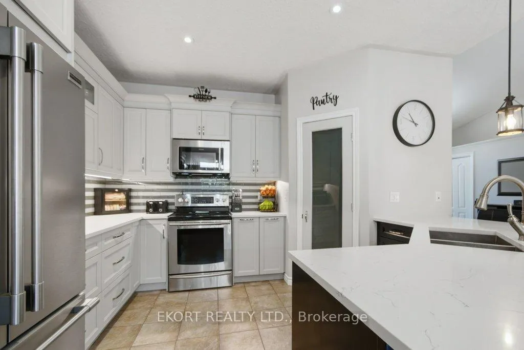 Photo 9 of 12 Hunter Place, Belleville, Belleville Ward — HOMEH