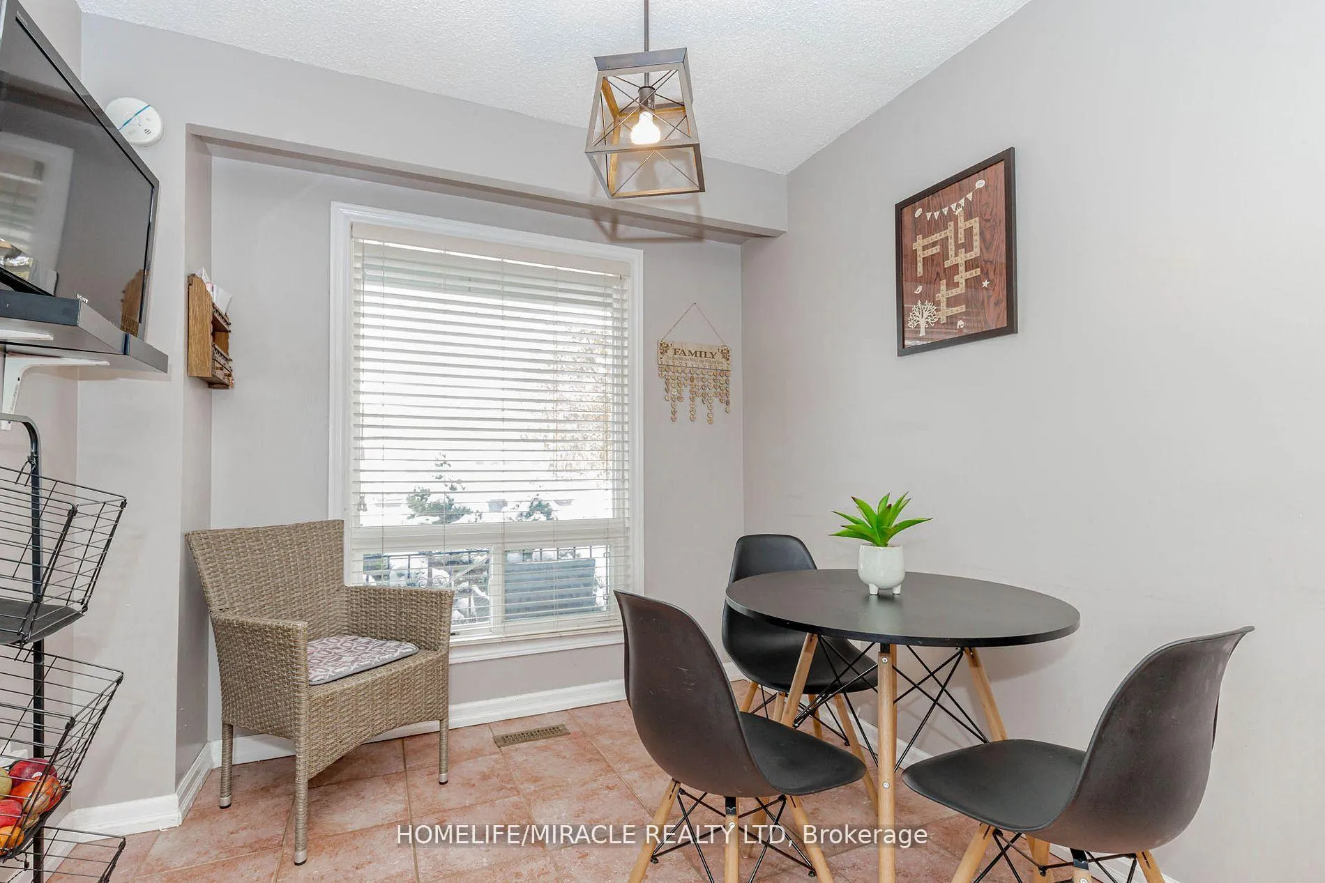 Photo 11 of 32 Langston Drive, Brampton, Madoc — HOMEH