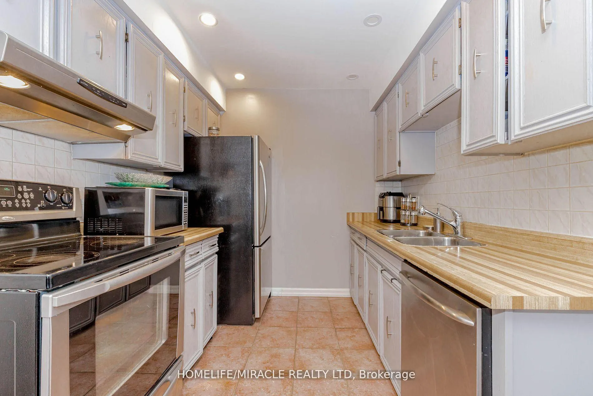 Photo 12 of 32 Langston Drive, Brampton, Madoc — HOMEH