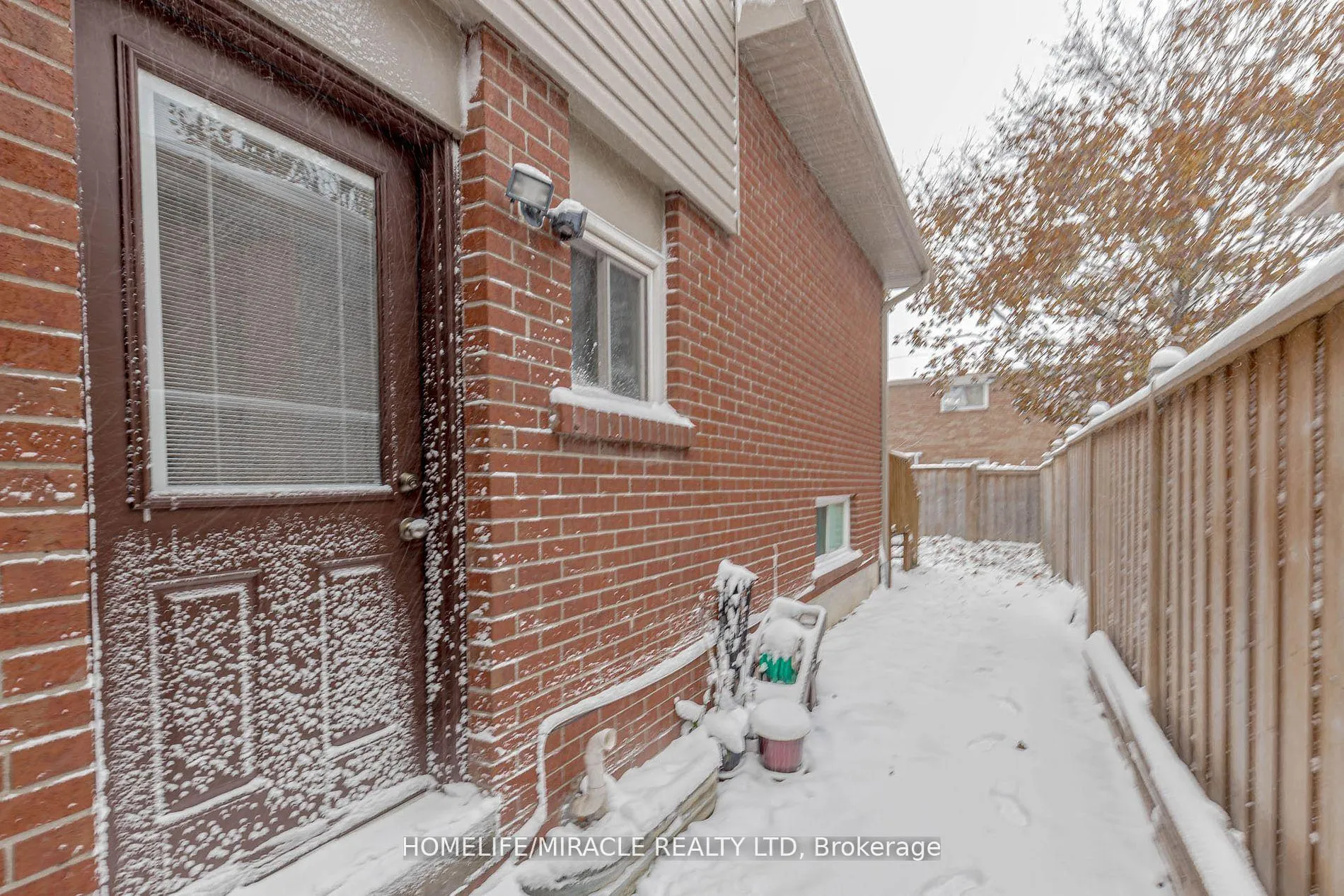 Photo 36 of 32 Langston Drive, Brampton, Madoc — HOMEH