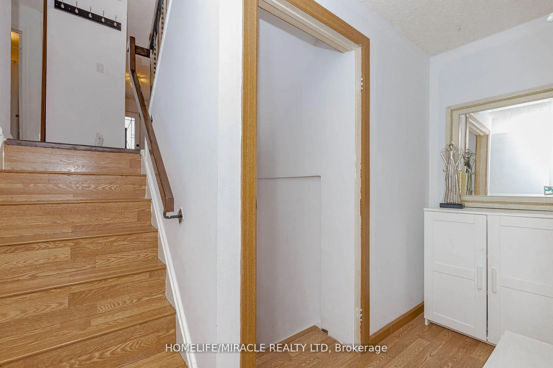 Photo 37 of 32 Langston Drive, Brampton, Madoc — HOMEH