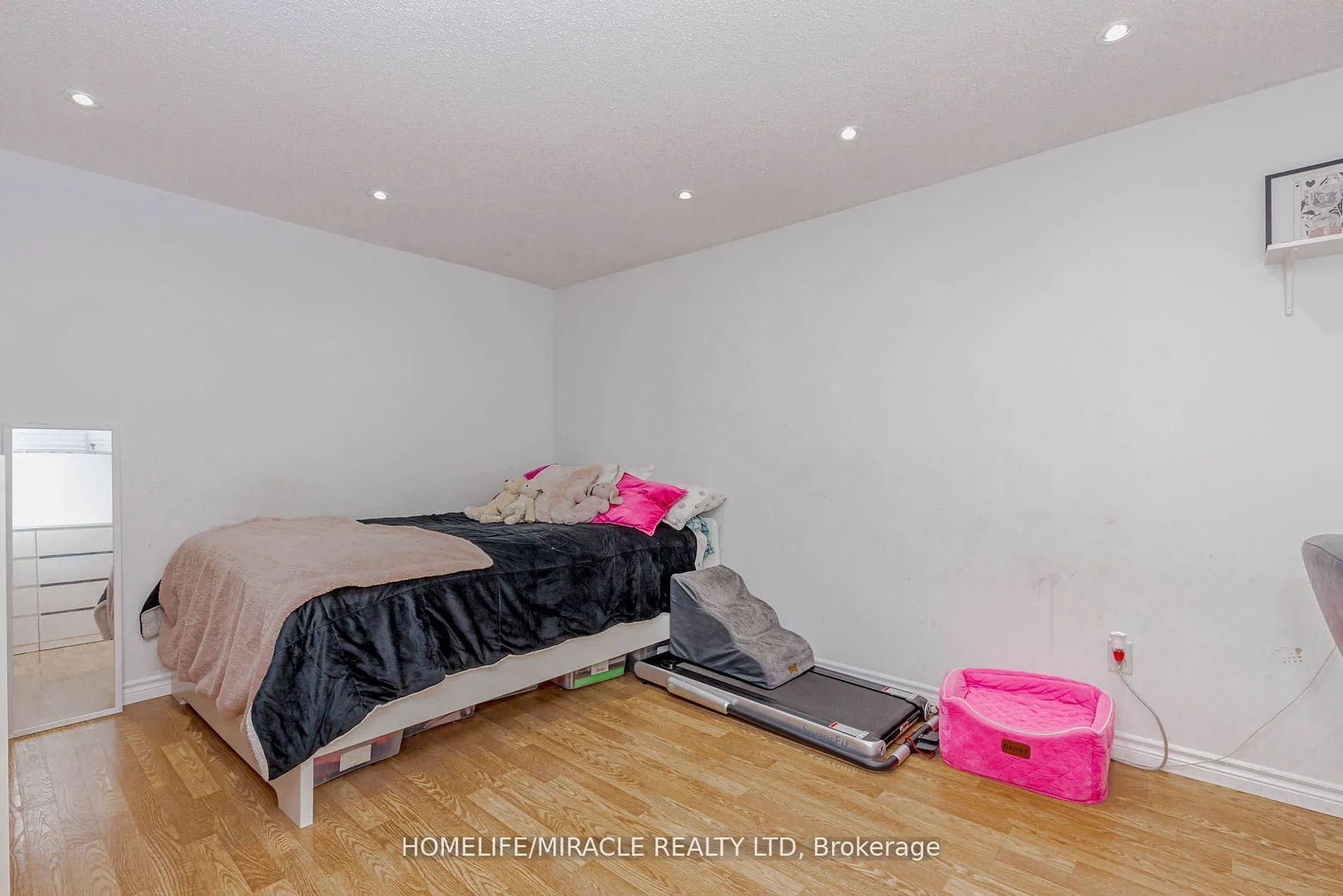 Photo 38 of 32 Langston Drive, Brampton, Madoc — HOMEH