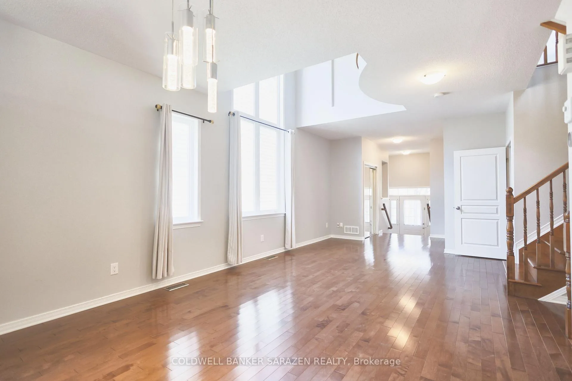 Photo 5 of 284 Harthill Way, Ottawa, Barrhaven - Heritage Park — HOMEH