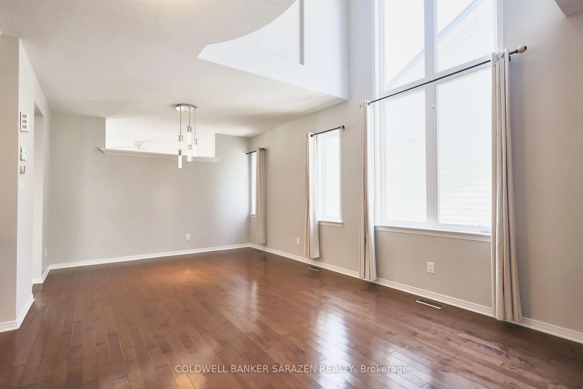 Photo 7 of 284 Harthill Way, Ottawa, Barrhaven - Heritage Park — HOMEH