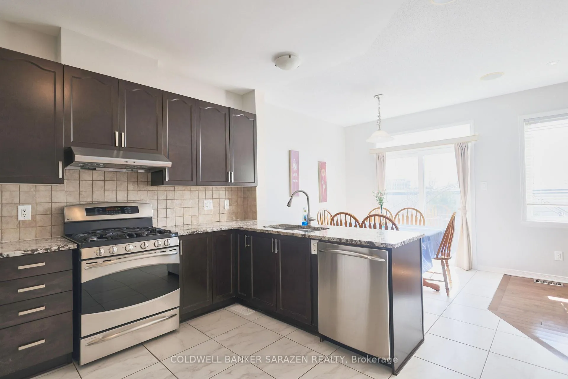 Photo 8 of 284 Harthill Way, Ottawa, Barrhaven - Heritage Park — HOMEH
