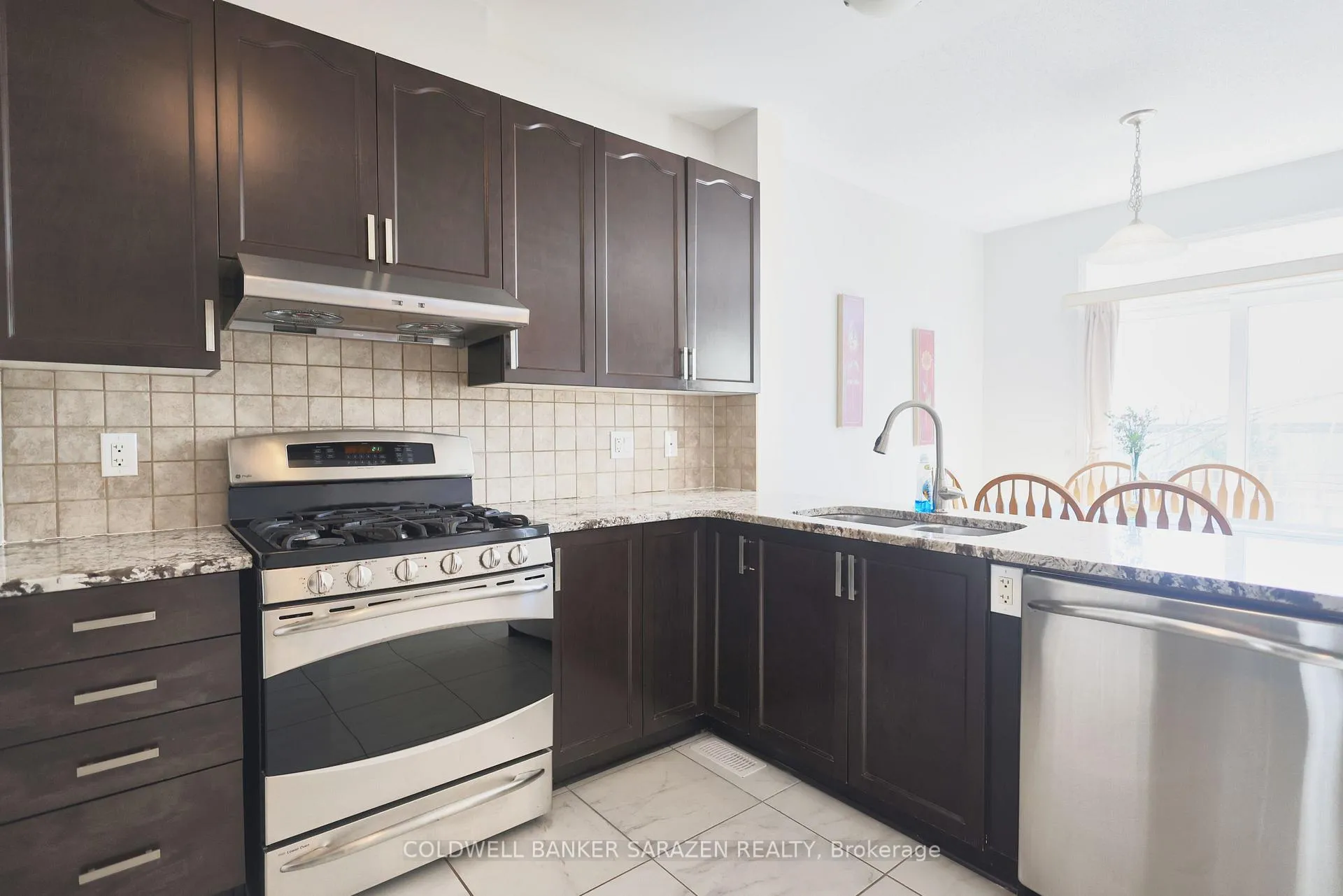 Photo 10 of 284 Harthill Way, Ottawa, Barrhaven - Heritage Park — HOMEH