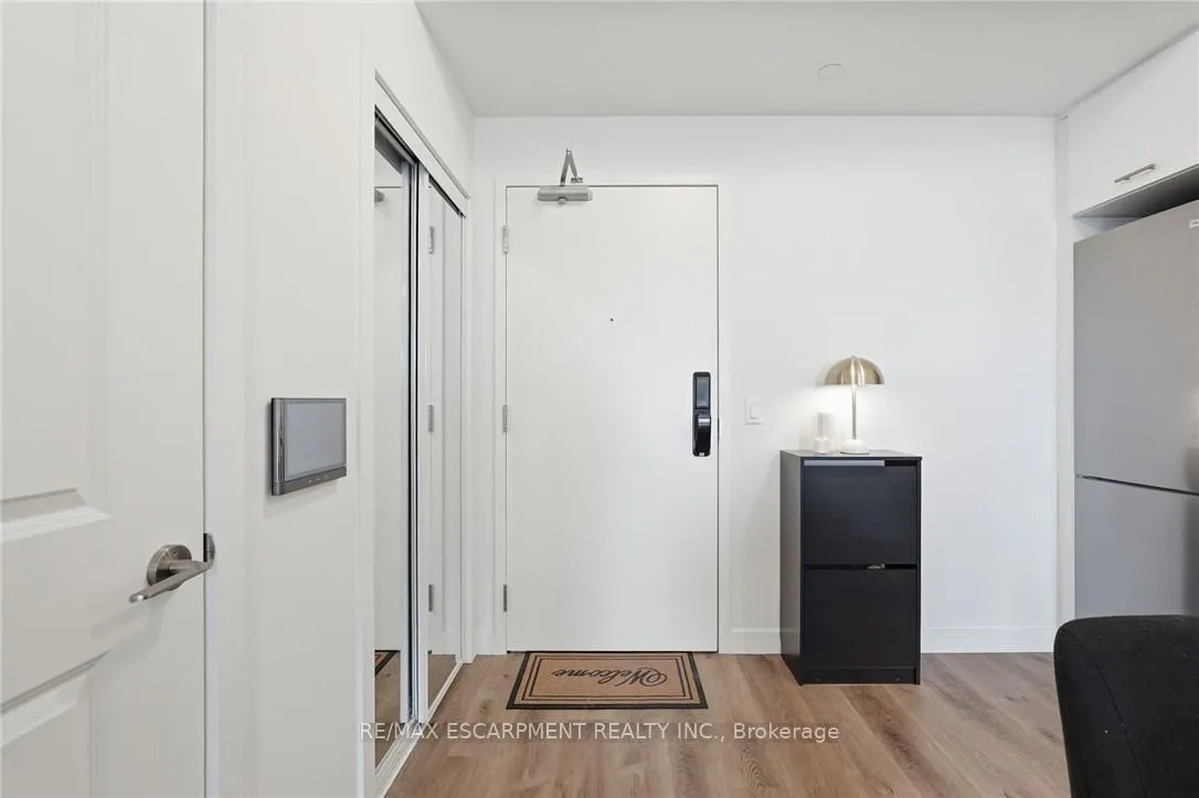 Photo 4 of Unit 522, 461 Green Road, Hamilton, Lakeshore — HOMEH