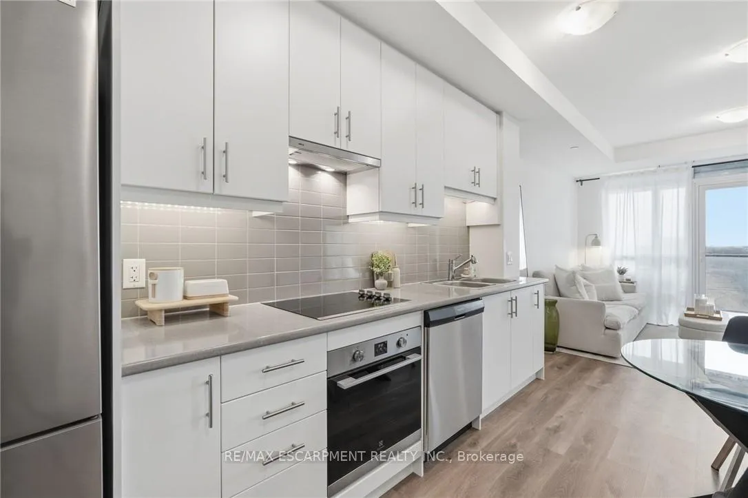 Photo 6 of Unit 522, 461 Green Road, Hamilton, Lakeshore — HOMEH