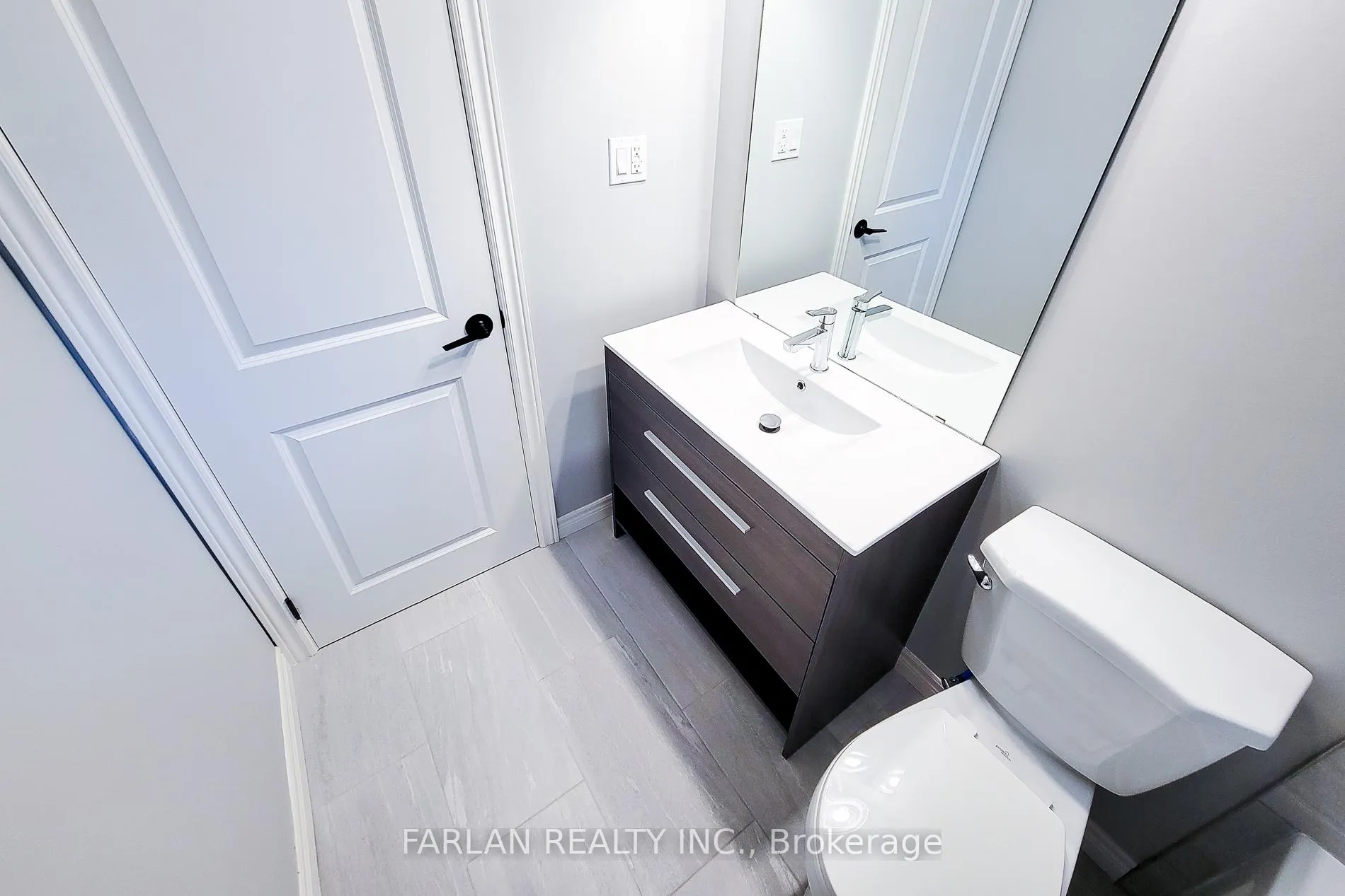 Photo 23 of Unit Main, 145 West 31 Street, Hamilton, Westcliffe — HOMEH