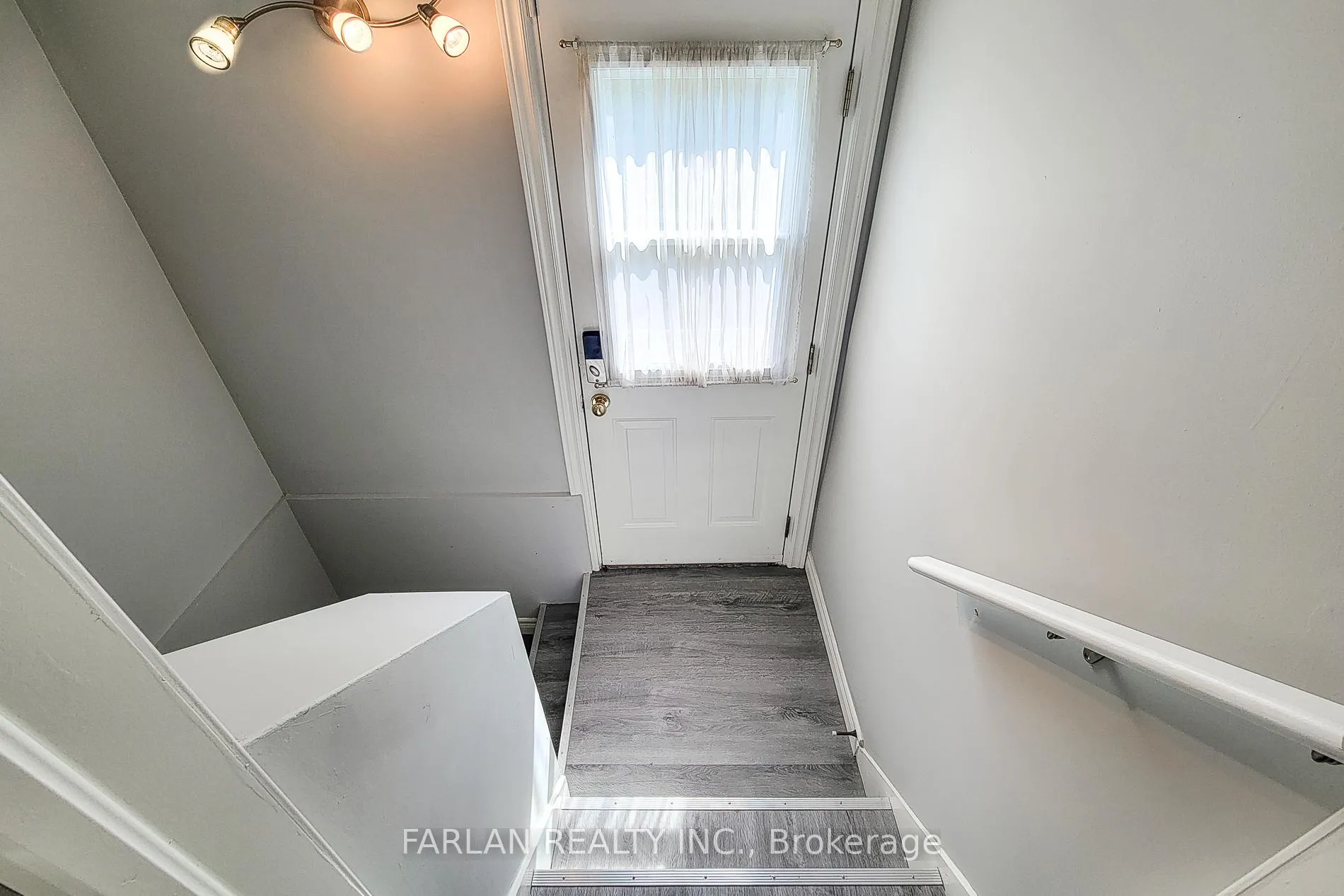 Photo 26 of Unit Main, 145 West 31 Street, Hamilton, Westcliffe — HOMEH