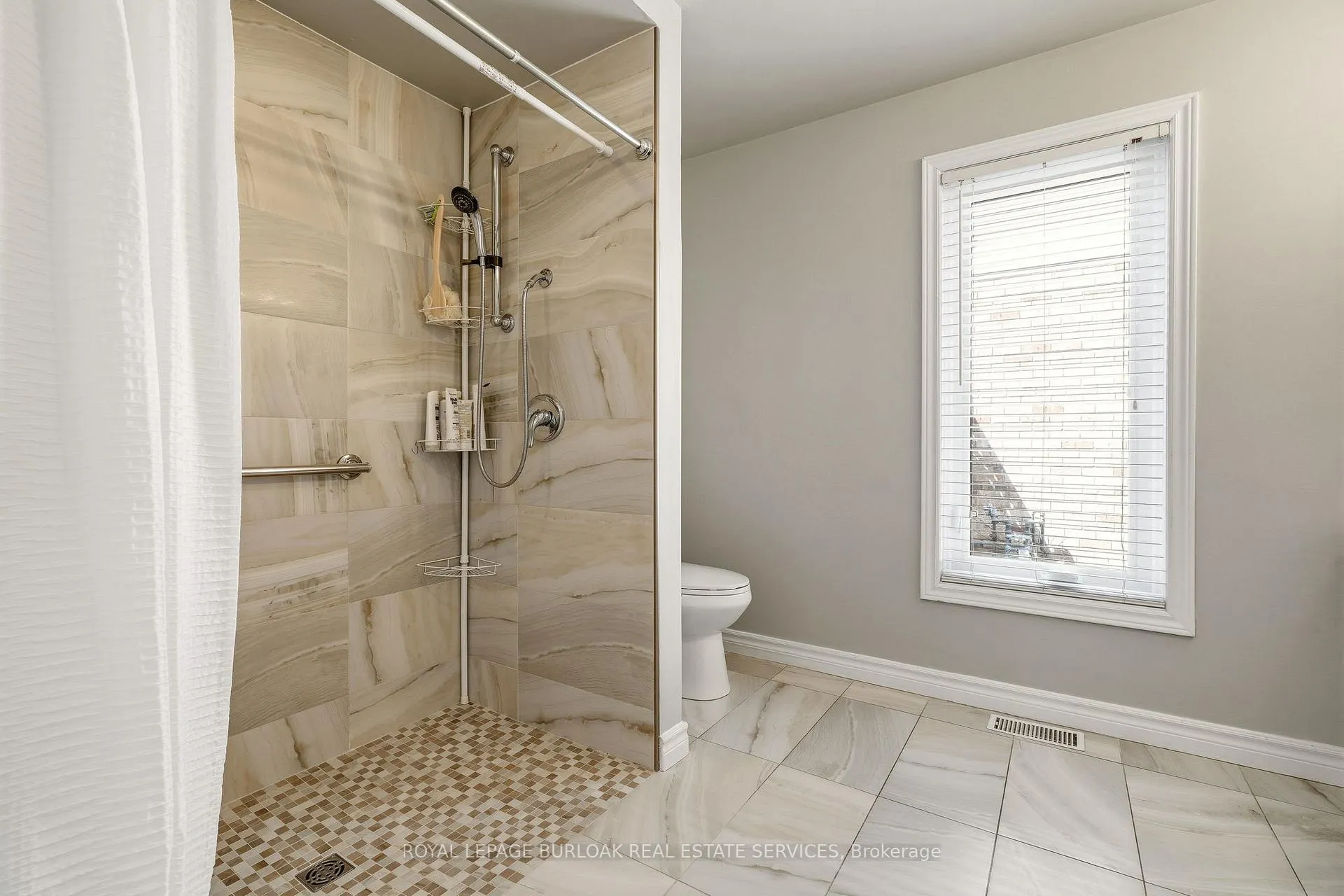 Photo 10 of 2416 Baxter Crescent, Burlington, Headon — HOMEH