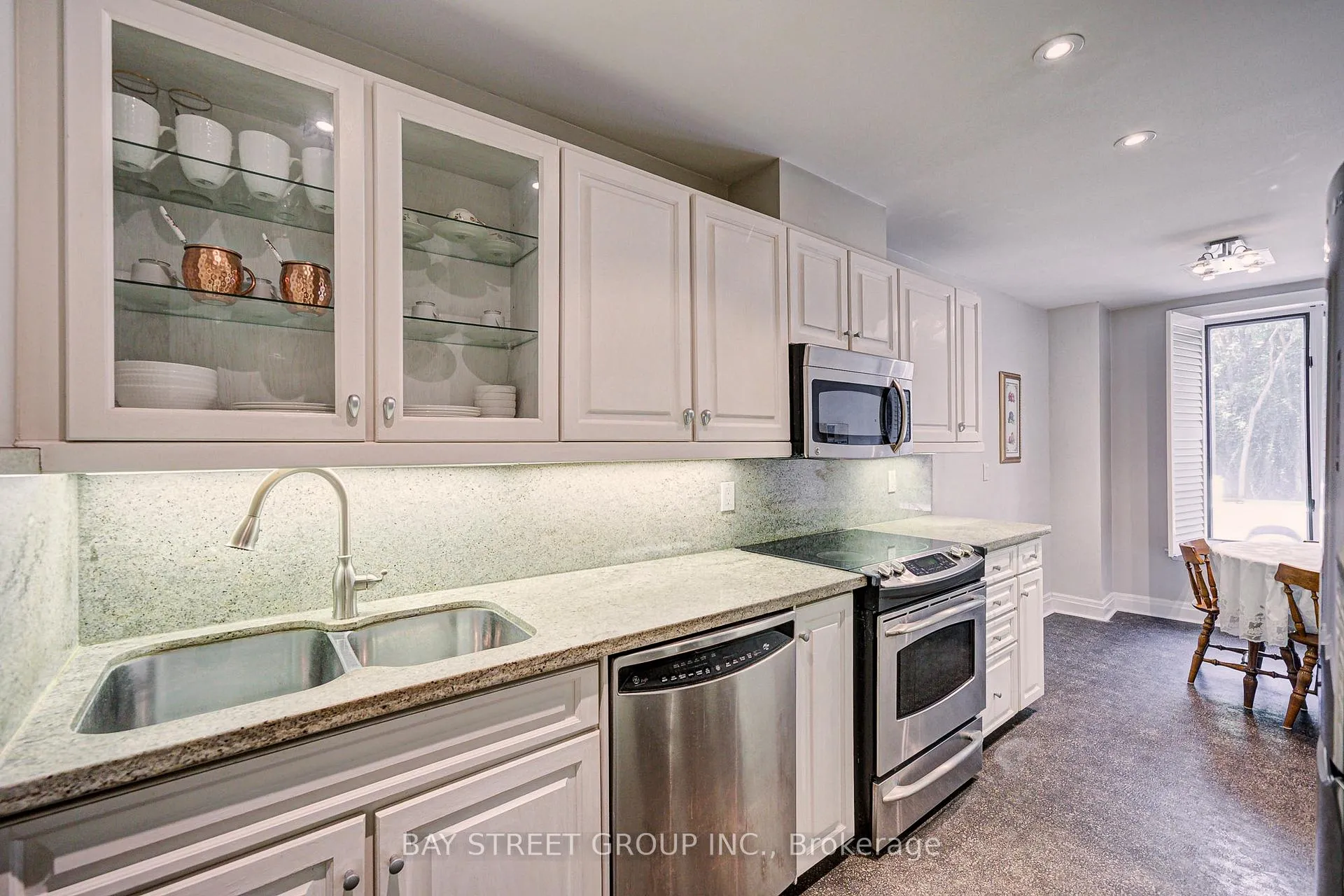 Photo 3 of 529 Davenport Road, Toronto, Casa Loma — HOMEH
