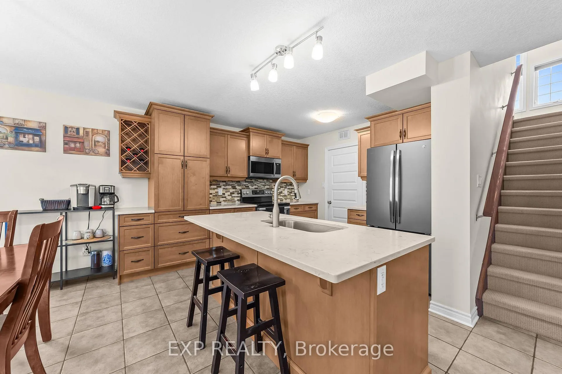 Photo 3 of 2095 Springridge Drive, London, North C — HOMEH