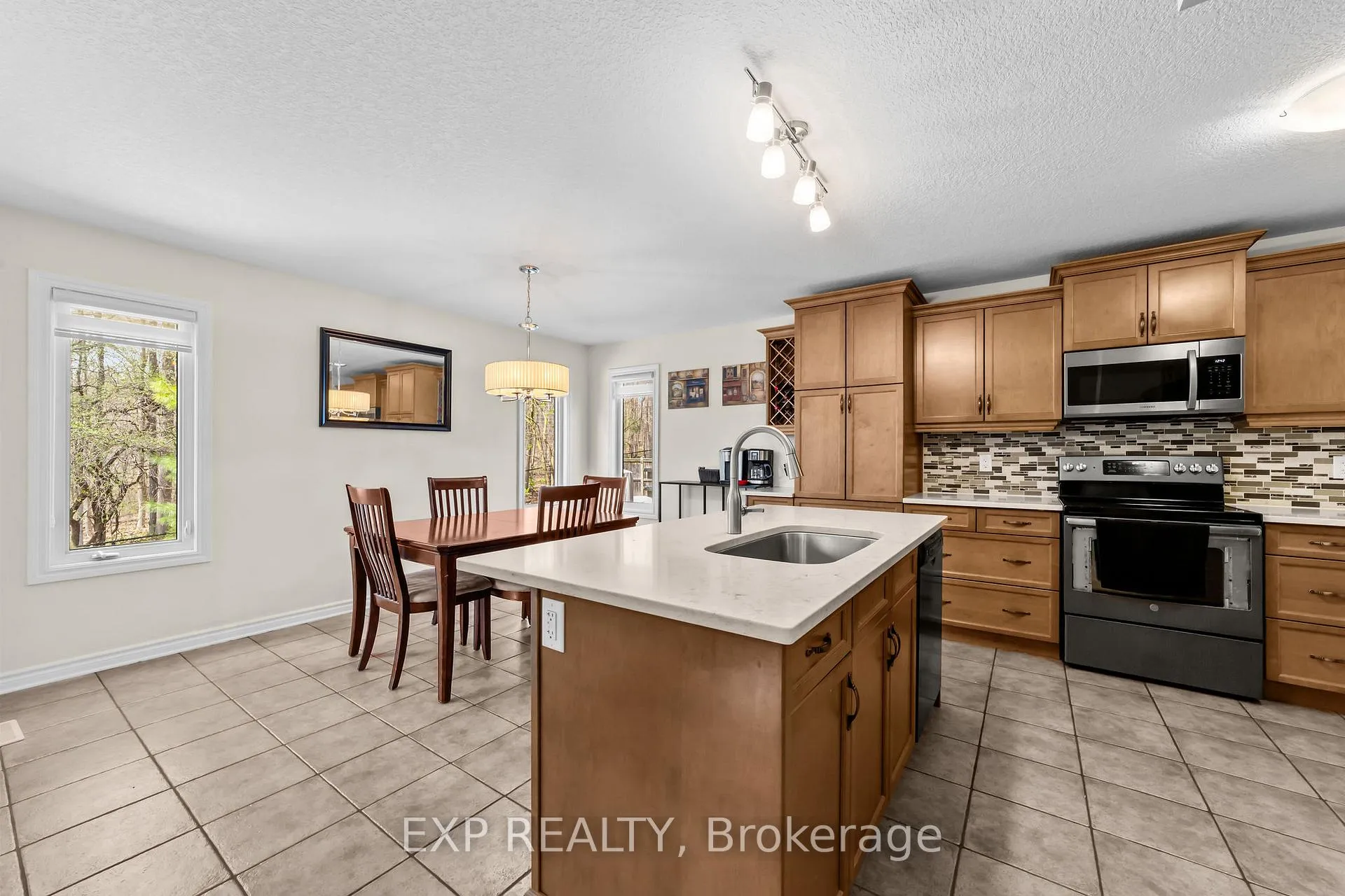 Photo 4 of 2095 Springridge Drive, London, North C — HOMEH