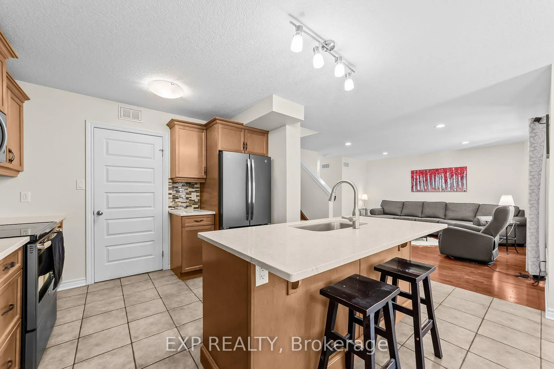 Photo 5 of 2095 Springridge Drive, London, North C — HOMEH