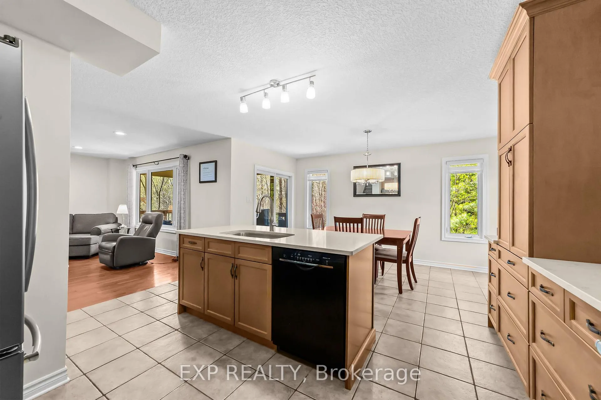 Photo 6 of 2095 Springridge Drive, London, North C — HOMEH