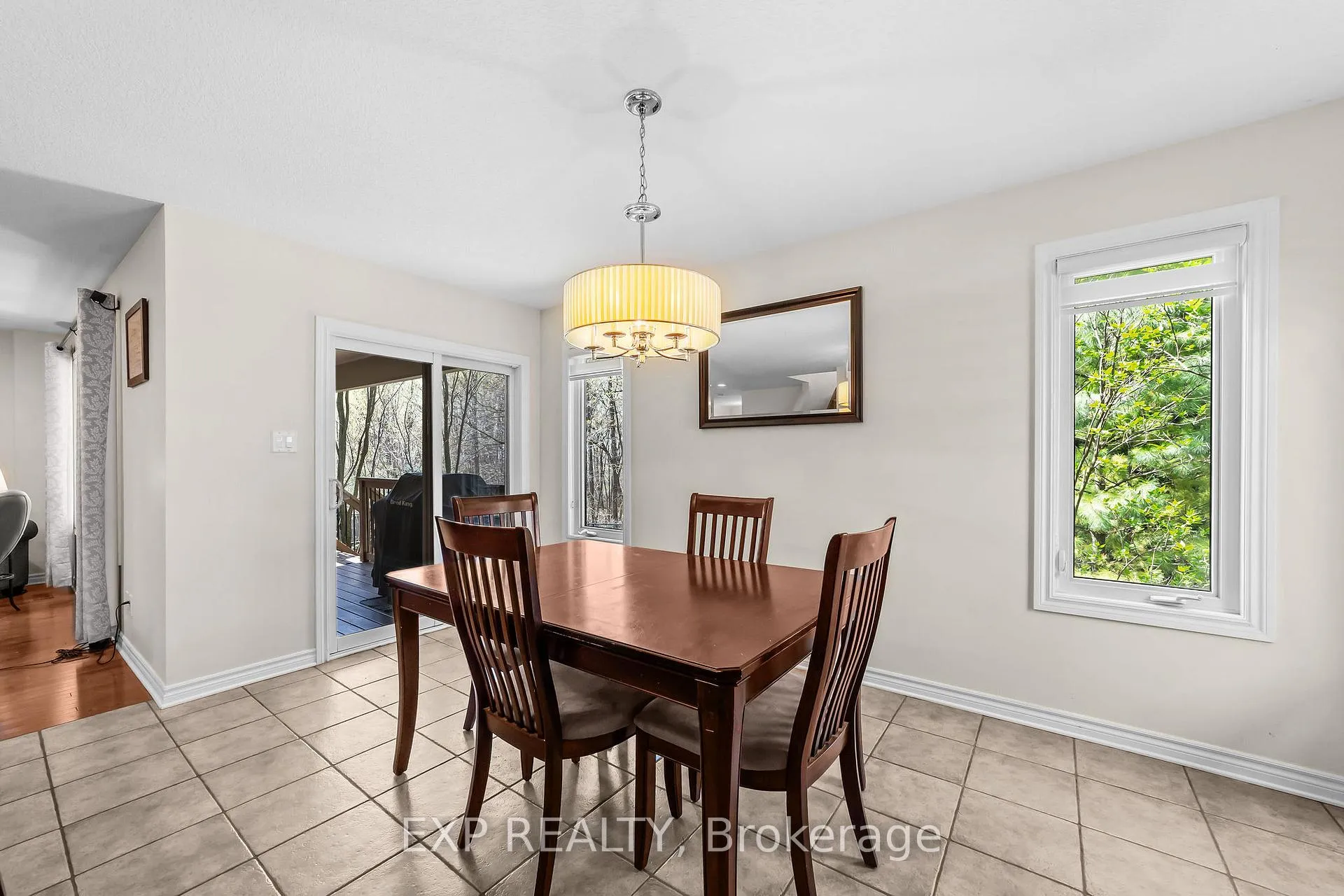 Photo 7 of 2095 Springridge Drive, London, North C — HOMEH