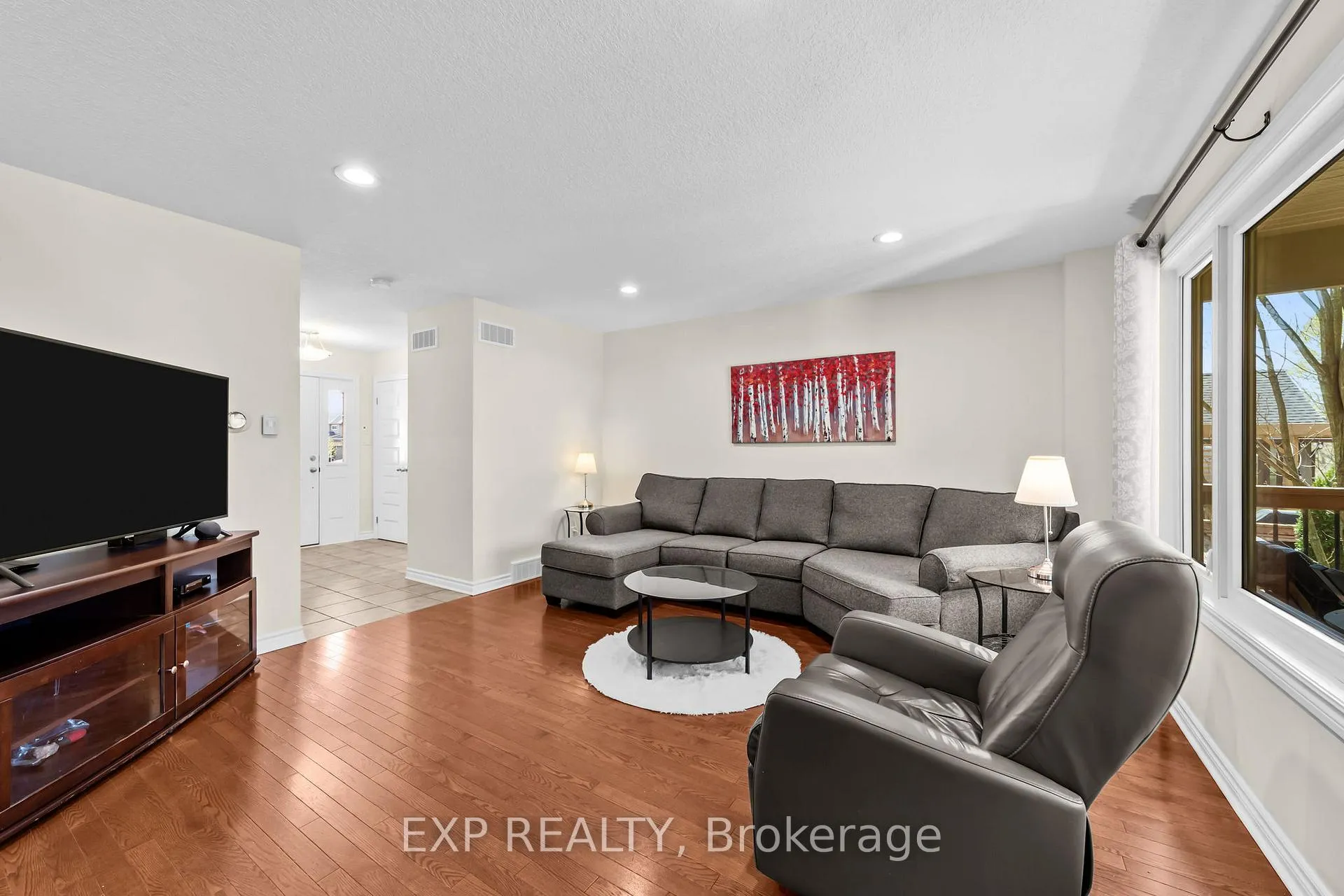 Photo 9 of 2095 Springridge Drive, London, North C — HOMEH